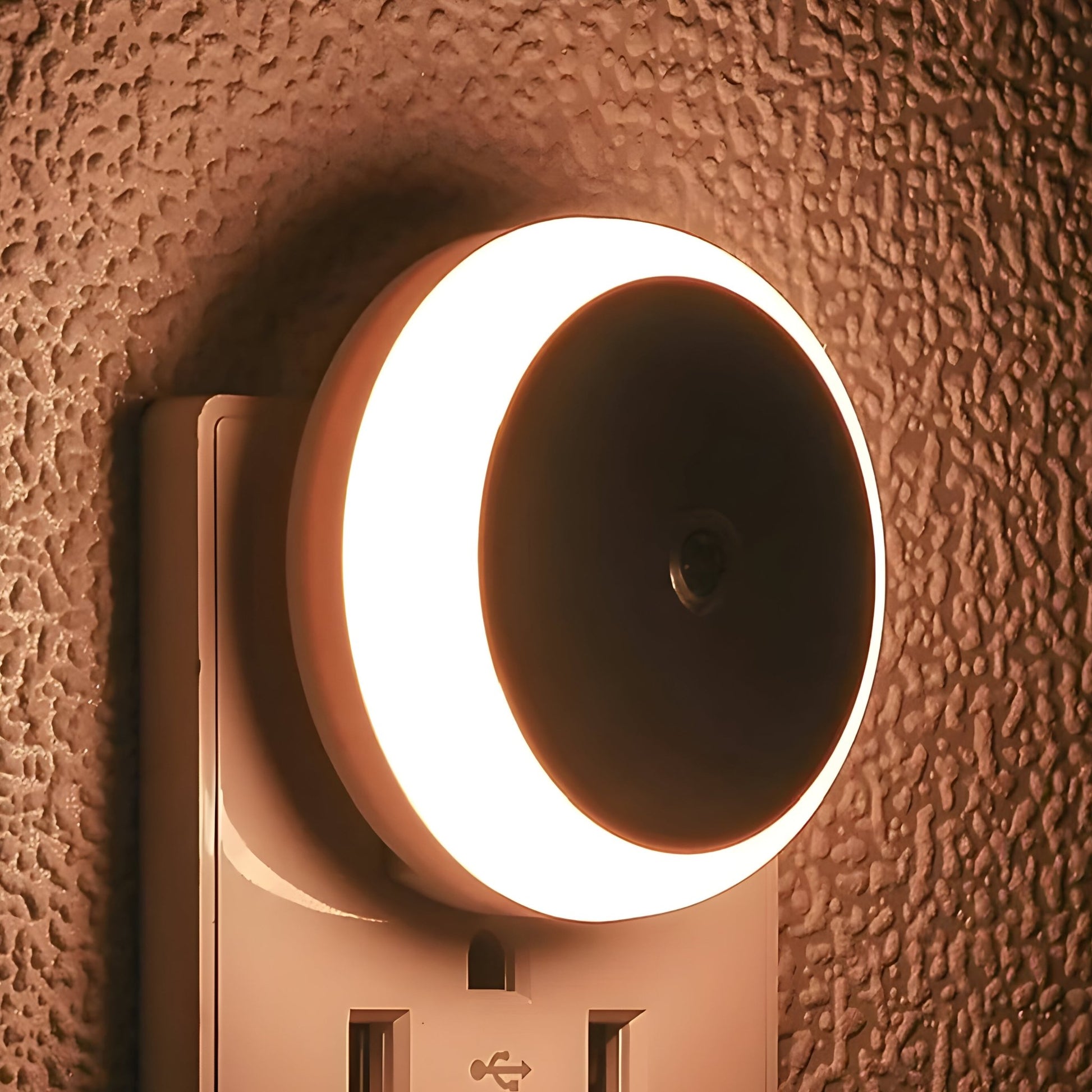 GlowBee - Plug - in LED Night Light - VeleHome™